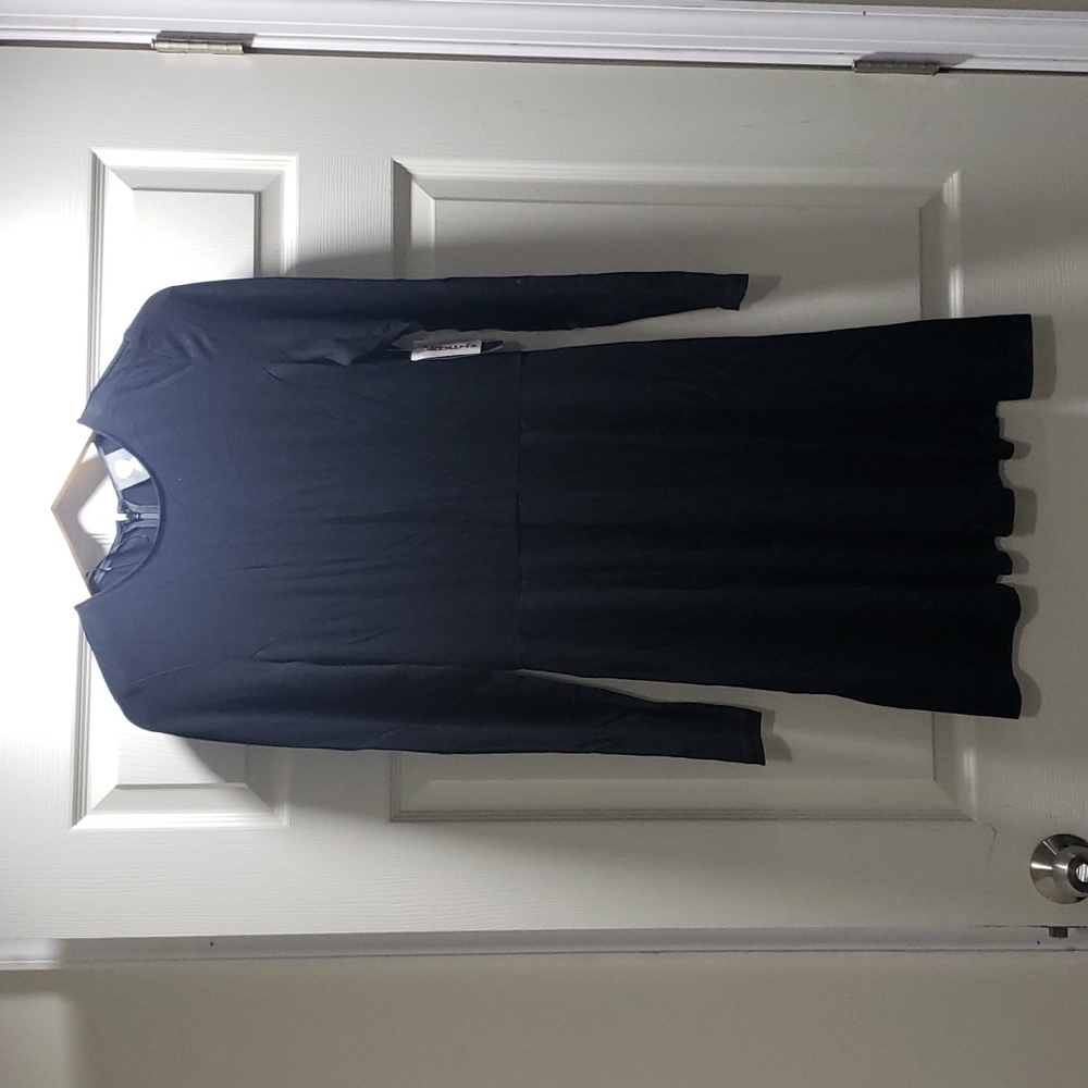 Black long-sleeved Dress
